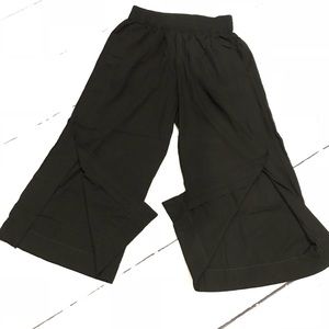 Baik Baik M / L Santa Fe Pant Coulette NWT Hawaii